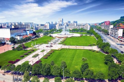 百个重点项目提前完成年度投资计划