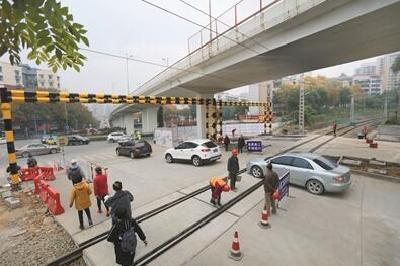 司机注意！胜利三路道口恢复单向通行