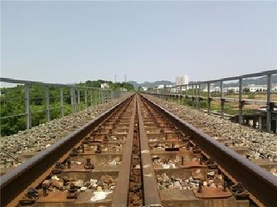 中央护路办检查组来宜检查 肯定我市铁路护路联防工作