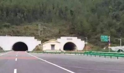 利万高速通车 湖北段开启单边免费、政府买单模式