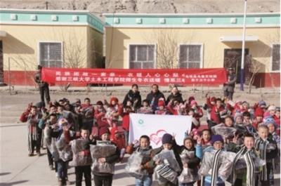 这个冬天他们会暖和些吧！195套棉衣棉裤寄往新疆乌恰县 