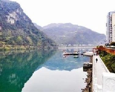 王国斌赴长阳督导碧水保卫战“迎春行动”