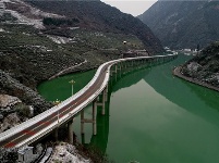 最美水上公路披银装