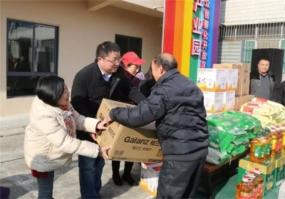 爱心物资发放活动 圆残疾人新年梦想