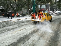 致敬！暴风雪中的坚守者