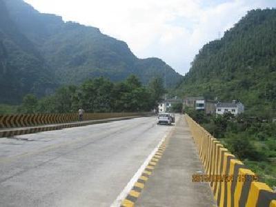 张家胜赴长阳五峰检查交通安全工作