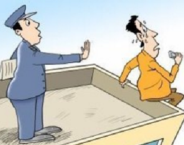 突发急病欲跳楼轻生 兴山民警智勇相救