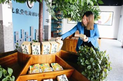 枝江这样打造鱼腥草产业：小小节节根做足电商“大文章” 