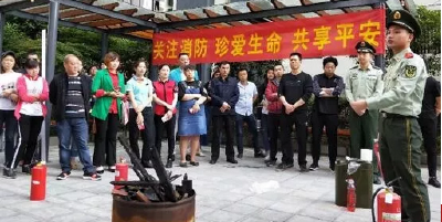 消防宣传基层行 长阳流动消防宣传站走进江天一色物业小区