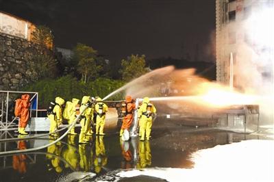 挑战夜灯 锤炼精兵