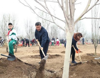 清明忆先烈 习近平这样传承“红色基因”