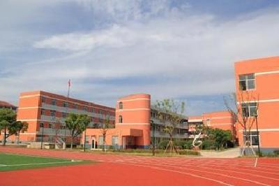 全面加强乡村小规模学校和乡镇寄宿制学校建设