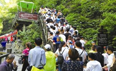 小长假宜昌接待游客327万人次 赏花采摘引来八方游客