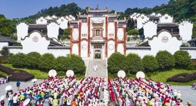 屈原祠迎研学旅行热