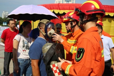 安全生产月咨询日 宜昌消防支队掀起宣传新热潮