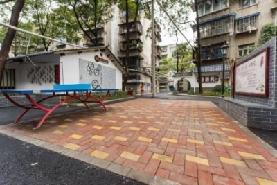 婆婆也掏五千 带动四方堰社区居民纷纷出资改造老旧小区