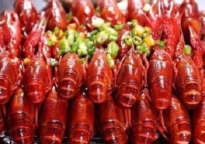 湖北产小龙虾飞迪拜镀金 每公斤售价735元