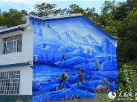 村民手绘“青花瓷”茶景扮靓茶乡