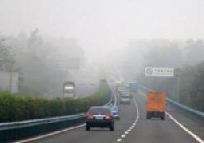 因大雾能见度不足50米，湖北这些高速路段交通管制
