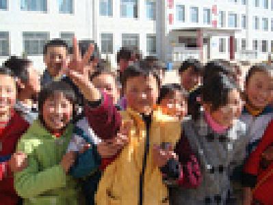 全市教育扶贫电视电话会要求 不让一名学生因贫失学