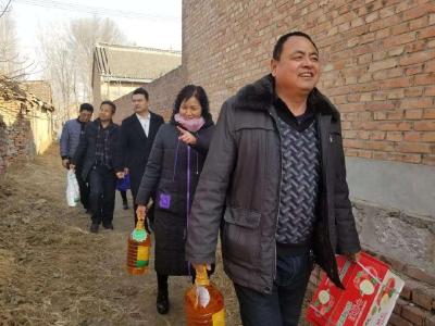 爱心企业慰问困难群众