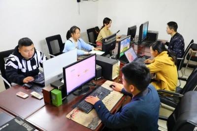 宜昌20岁电商小将年入5000万元 “触网”一年销售瓜果100万单 