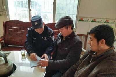 25年“黑户”终落实 民警真情解民忧（图）