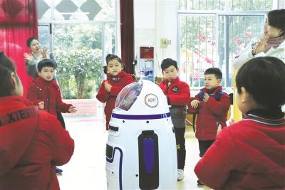 幼儿园来了“机器人老师”