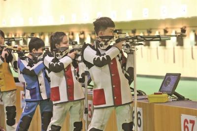 全国“神枪手”齐聚宜昌 上演百步穿杨