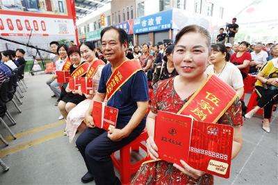 伍家岗区共联村民喜分229万元“生态股”