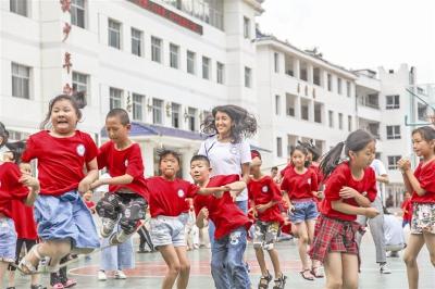 千余大学生志愿者来宜帮扶“希望家园”