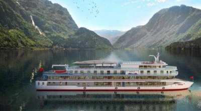 可观摩轮机长室 “长江三峡10号”豪华游轮首航