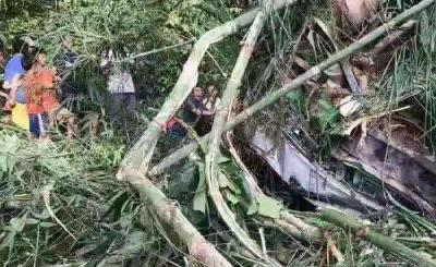 中国旅行团在老挝出车祸 8人遇难1人失踪