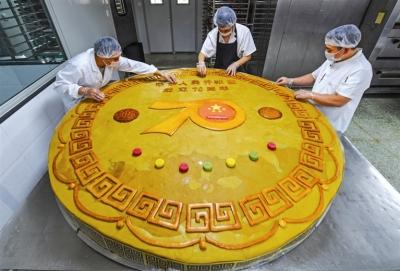 “超级月饼”亮相