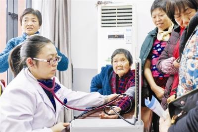 “市妇联巾帼健康大讲堂示范活动”在五峰举行