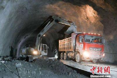 一条隧道挖5年 成昆铁路复线扩能有多难 