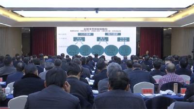 市委理论学习中心组举行集中学习