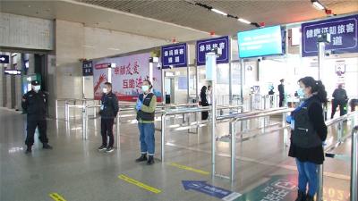 市领导在城区督导疫情防控工作