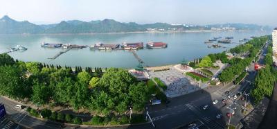 宜昌市委召开双月座谈会 为推进滨江公园城市建设献计聚力