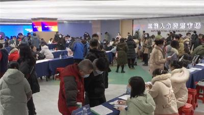 2022年宜昌市春风行动首场招聘会举行