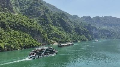 文旅市场亮点纷呈 假日经济活力十足