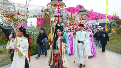 三峡千古情景区“狂欢中国年”燃爆荆楚