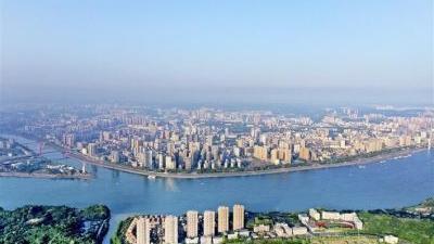  陈红辉在市政府2025年廉政工作会议上强调 强化正风肃纪反腐 着力建设清廉政府