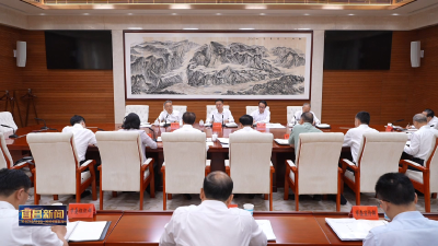 市委常委会深入贯彻中央八项规定精神学习教育读书班举行第三次集体学习 坚持以案为鉴 推动学习教育走深走实 以优良作风凝心聚力干事创业