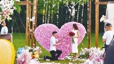 第三届“乐购湖北616三好节”暨外贸优品走进宜昌活动启动仪式举行  