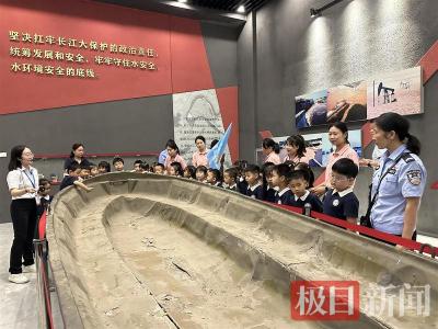 湖北省21处水情教育基地正密集接待市民参观，在历史丰碑中看见抗洪精神