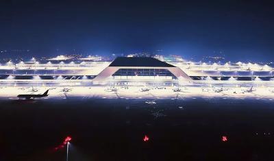 包裹里的全球化，聚焦鄂州这群“赶时间的人”  