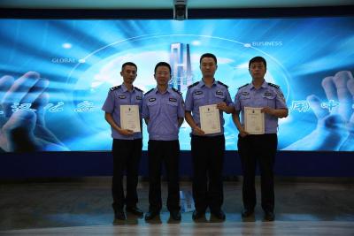 锲而不舍落实中央八项规定精神 | 万松：新时代共产党员的优秀代表