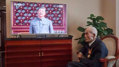聚焦九三阅兵丨“我做梦也没想到，总书记跟我握手”湖北这位百岁抗战老兵应邀走进人民大会堂  
