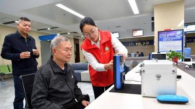 万家灯火中映照中国温度  